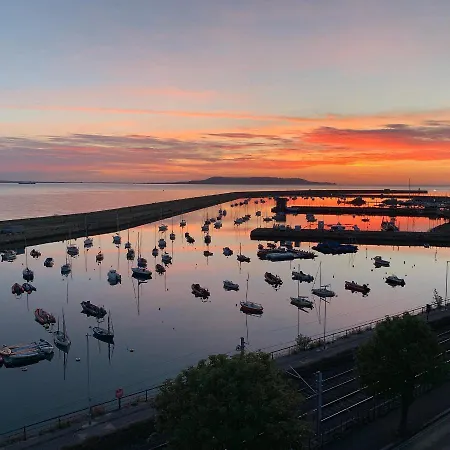 Δωμάτια σε οικογενειακή κατοικία - With View Over Dublin Bay Dun Laoghaire